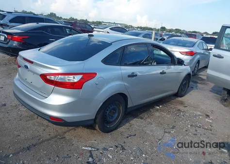 2014 Ford Focus S z USA, uszkodzony, nr VIN 1FADP3E25EL439974